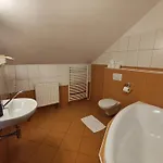 V Podzamci