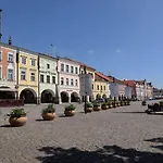 V Podzámčí Casa de hóspedes 3*