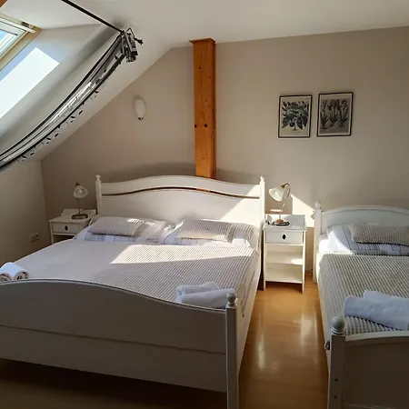 V Podzamci 3*