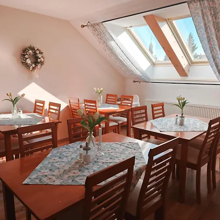V Podzámčí Casa de hóspedes 3*