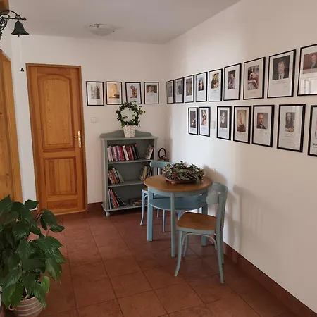 V Podzamci 3*