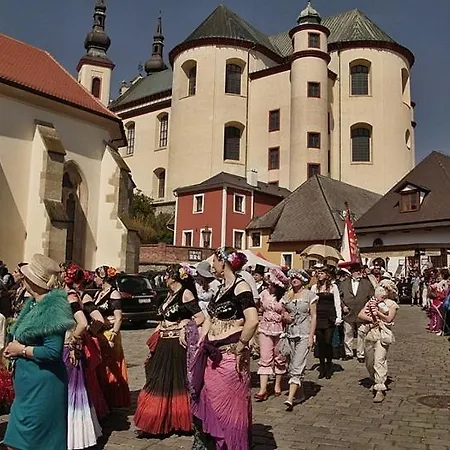V Podzamci
