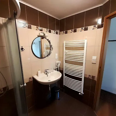 V Podzamci 3*