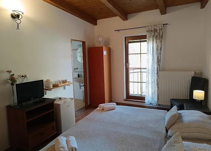 V Podzamci Guest house Litomysl