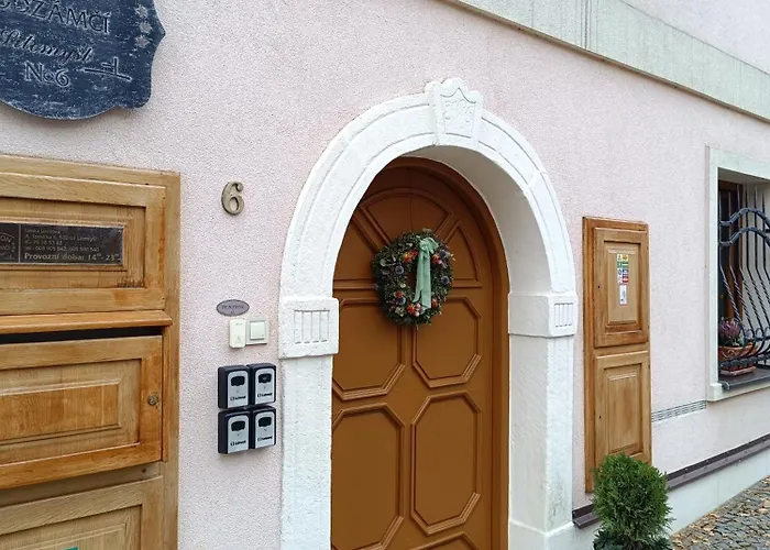 V Podzamci